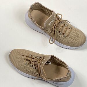 DANSKON WOMAN SHOES SIZE 10 COLOR WHITE TAN